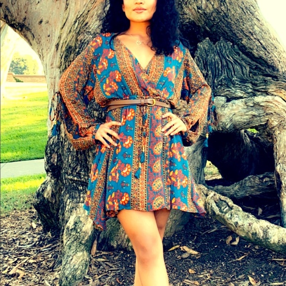 BOHO INSPIRED PRINT LONG SLEEVE MINI DRESS - Picture 2 of 8